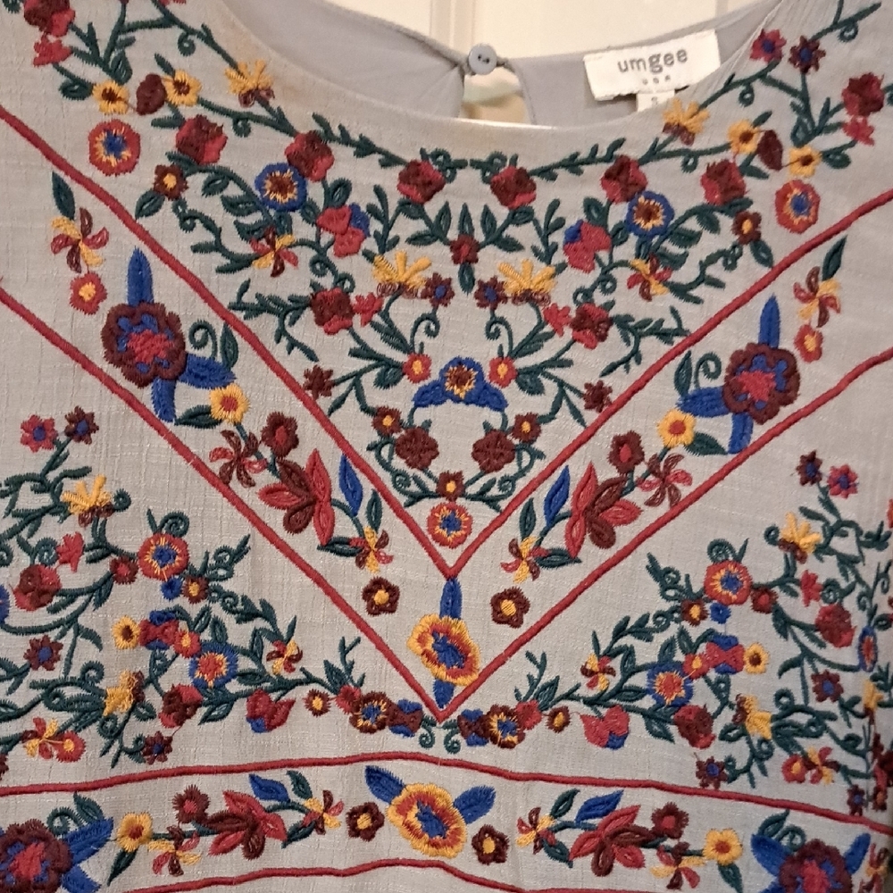 Umgee Gray Floral Embroidered Blouse - Picture 2 of 6